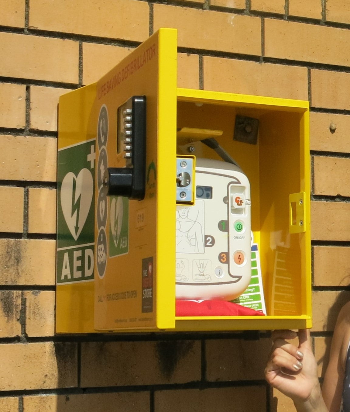 Maintaining your combination lock Defibrillator Cabinet